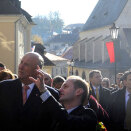 Gonagas Harald boares ruvkegávpogis Banská &#138;tiavnica (Govva: Radovan Stoklasa, Reuters / Scanpix)